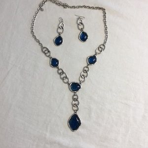VTG Avon NRQ Necklace and Earrings Set